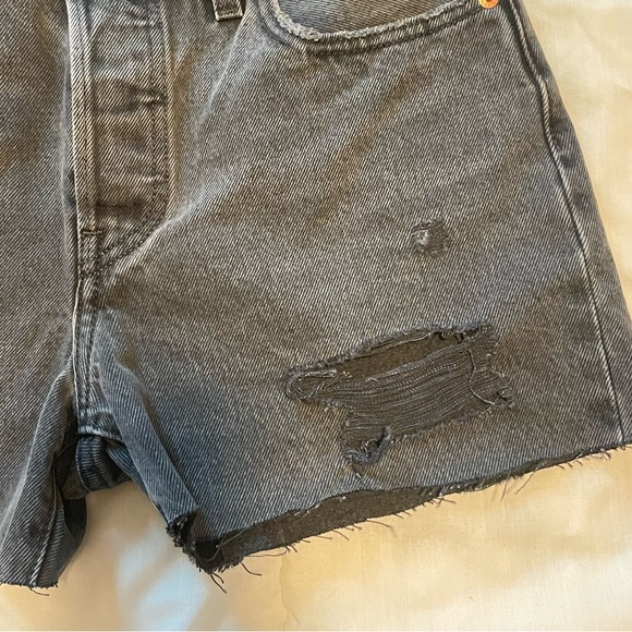 Levi’s jean shorts - Picture 4 of 7